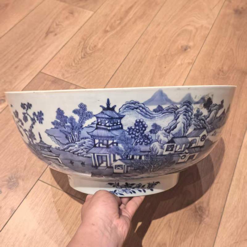 清乾隆 青花山水图潘趣大碗 - 图12