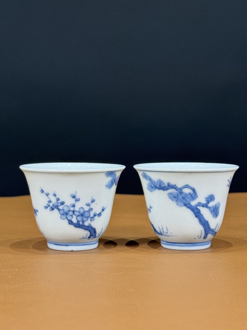 清早期 青花岁寒三友图杯一对 - 图5