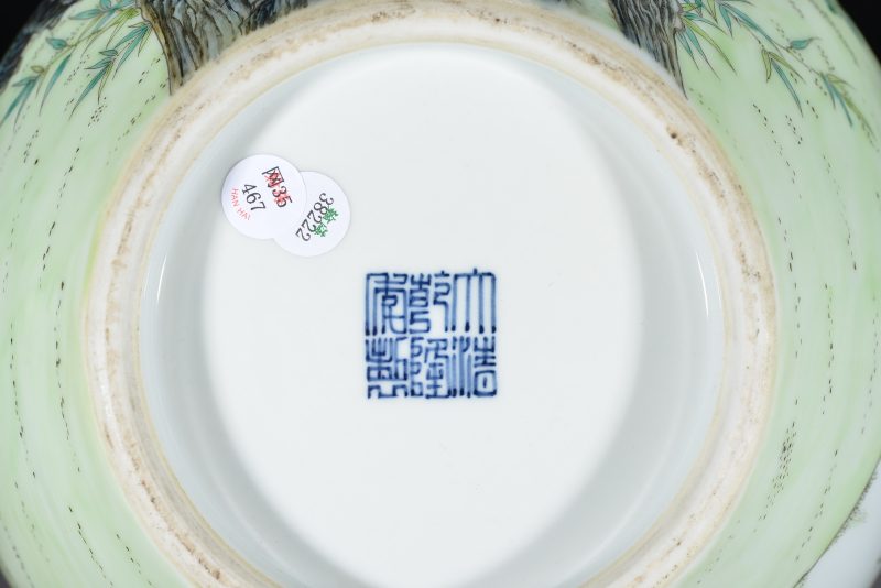 清 粉彩桃纹天球瓶 - 图8