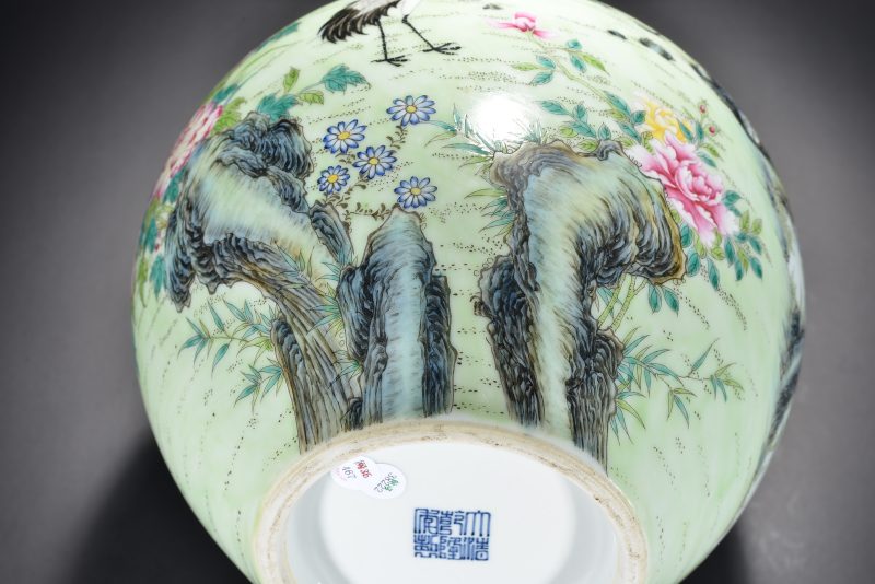 清 粉彩桃纹天球瓶 - 图9