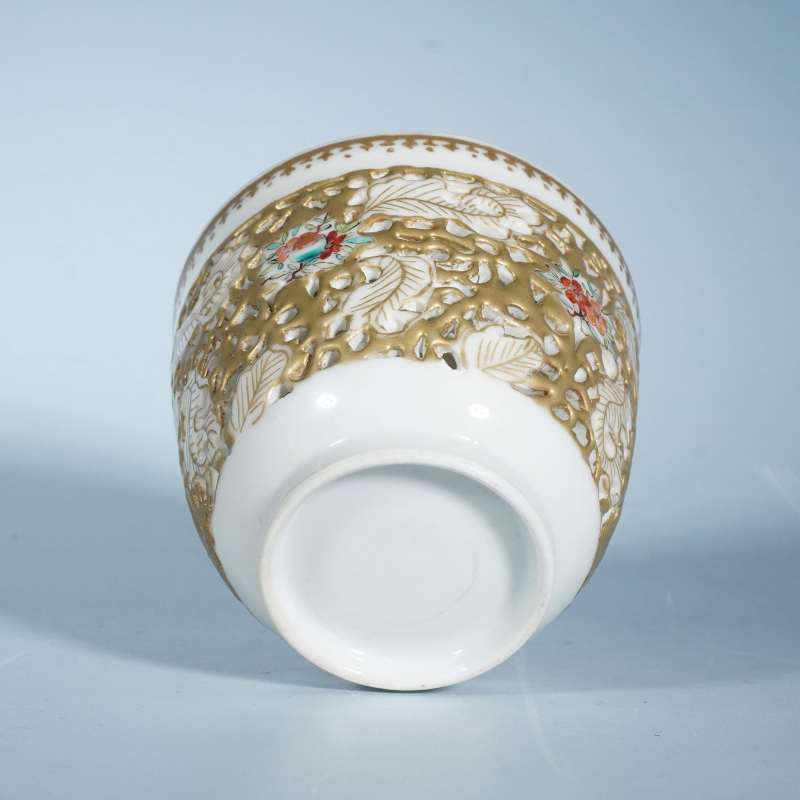清中期粉彩描金花卉镂空杯 - 图3