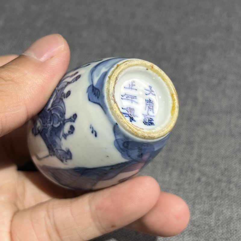 清中期青花骑马人物故事鼻烟壶 - 图10