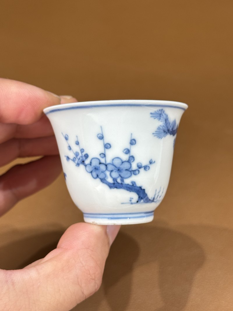 清早期 青花岁寒三友图杯一对 - 图7