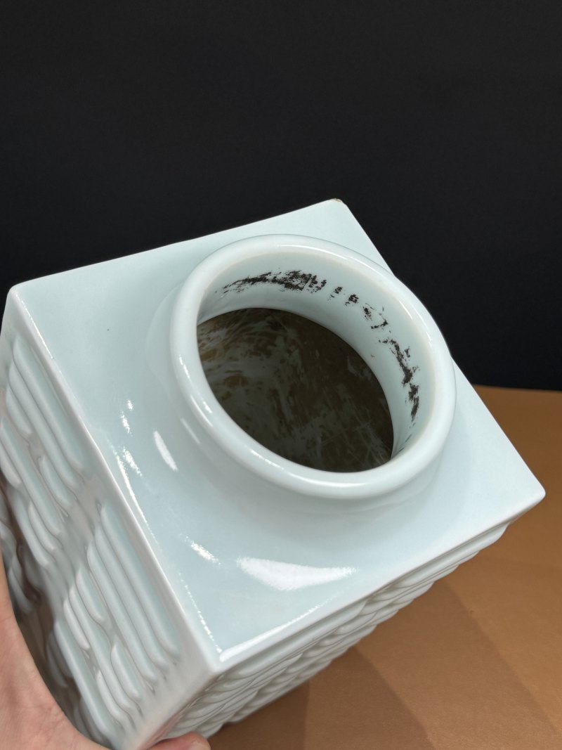 清光绪 粉青釉八卦琮式瓶 - 图11