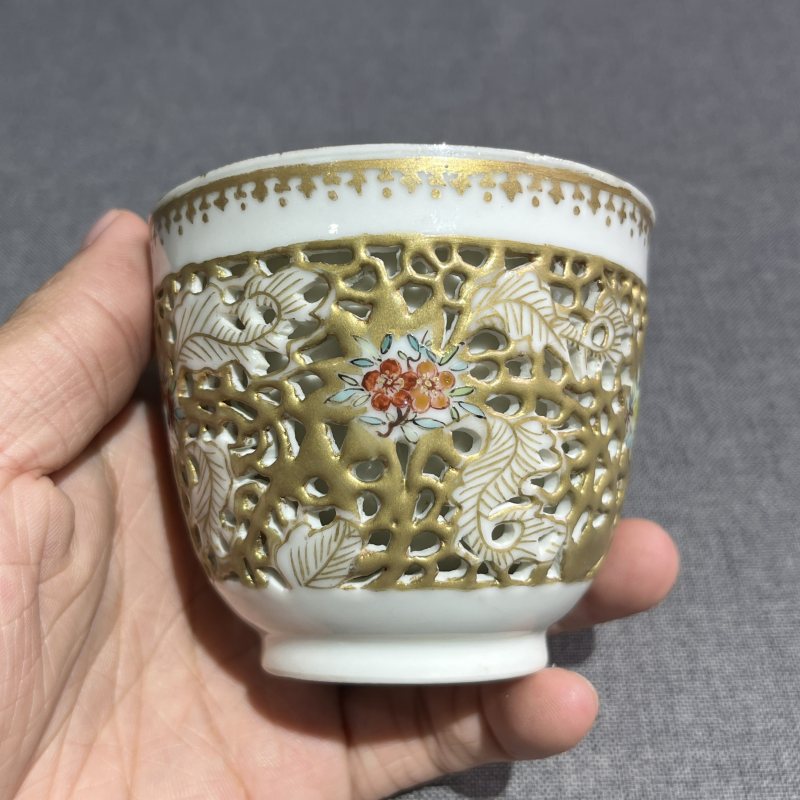 清中期粉彩描金花卉镂空杯 - 图4