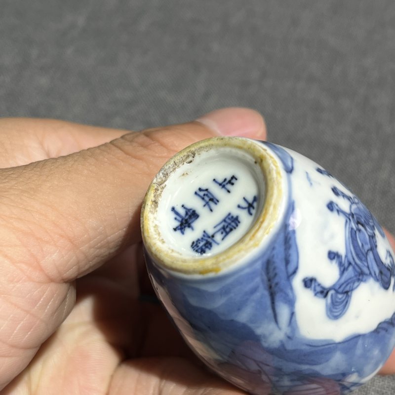 清中期青花骑马人物故事鼻烟壶 - 图11