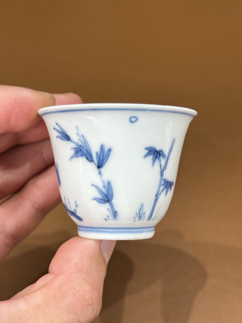 清早期 青花岁寒三友图杯一对 - 图8
