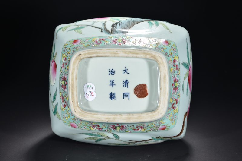 清 粉青釉粉彩寿桃贯耳瓶 - 图6