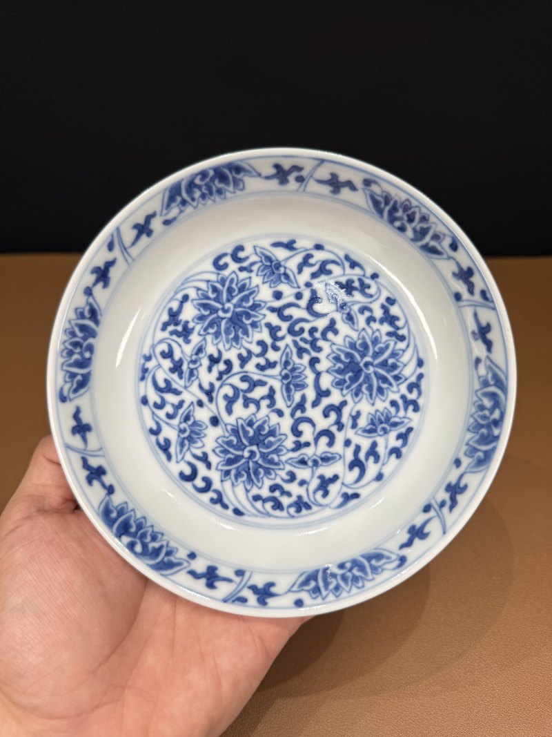 清同治 青花缠枝莲纹盘 - 图5