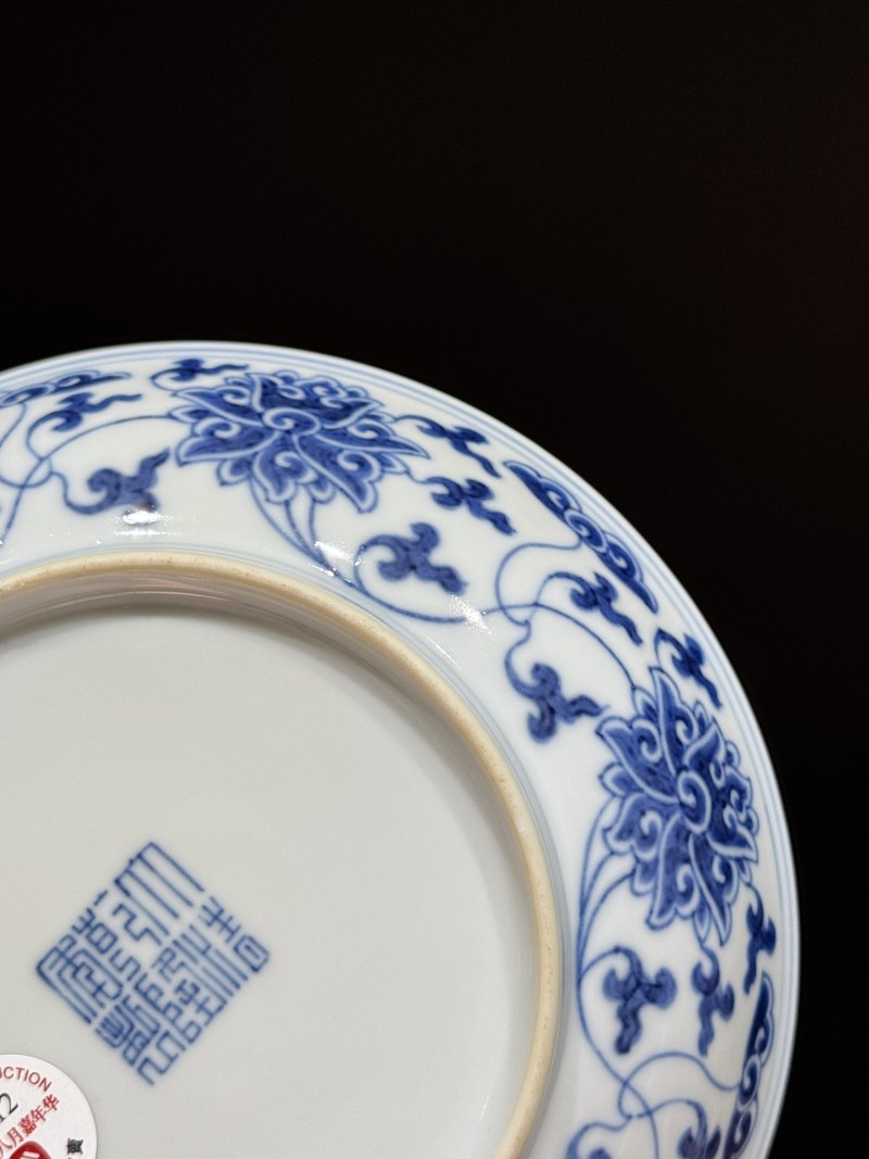 清乾隆 青花缠枝莲纹盘 - 图6