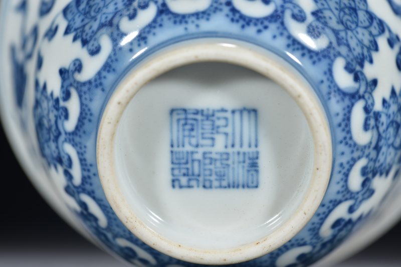 清 青花八宝纹小杯 - 图7