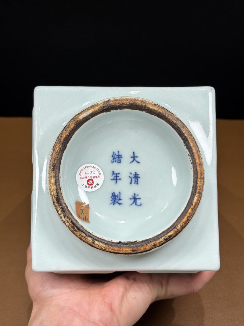 清光绪 粉青釉八卦琮式瓶 - 图14