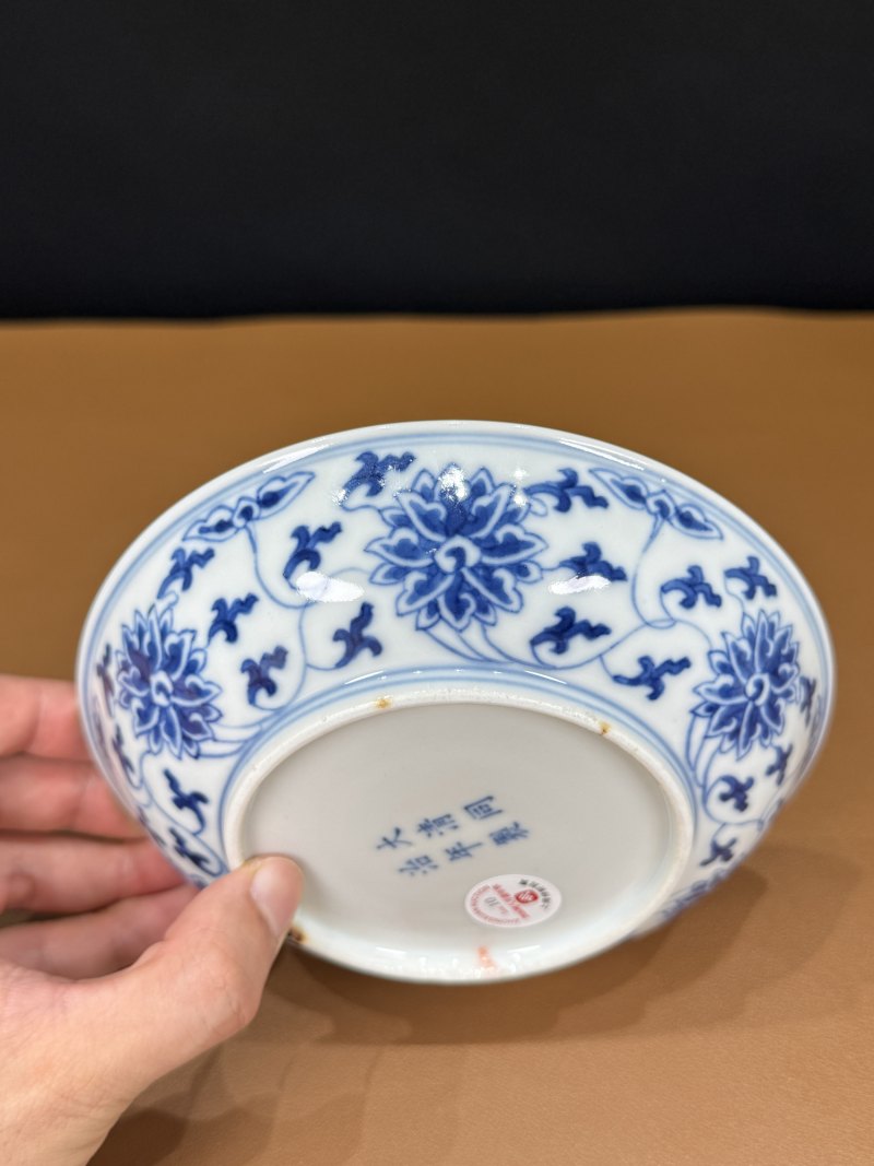 清同治 青花缠枝莲纹盘 - 图6