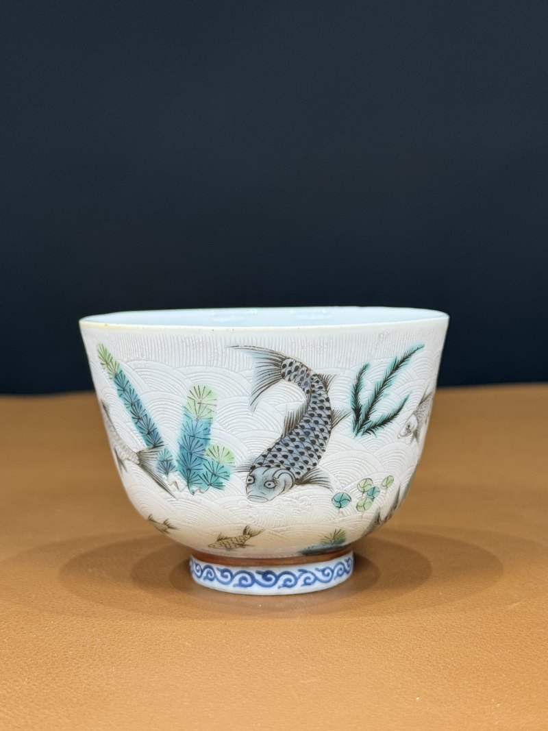 清光绪 沥粉暗刻五彩鱼藻纹杯 - 图6
