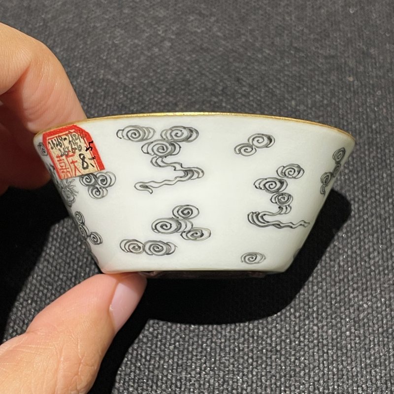 清嘉庆 墨彩描金人物杯 - 图3