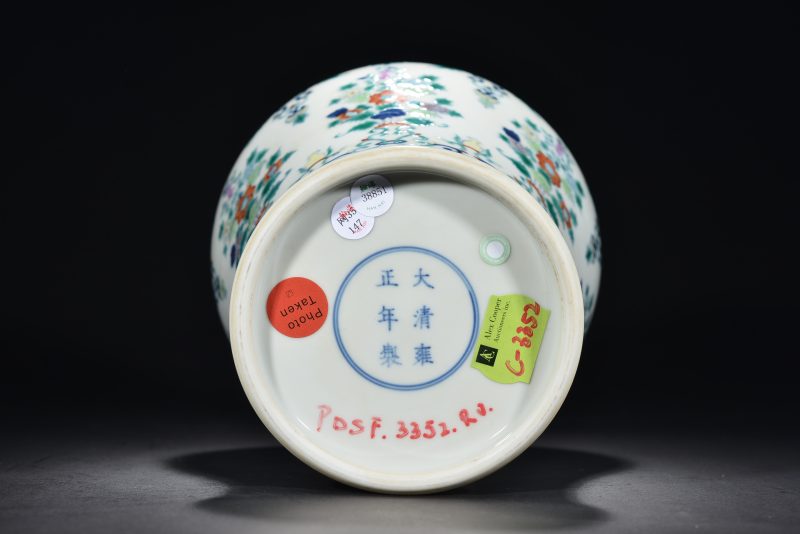 清 斗彩花卉纹梅瓶 - 图5