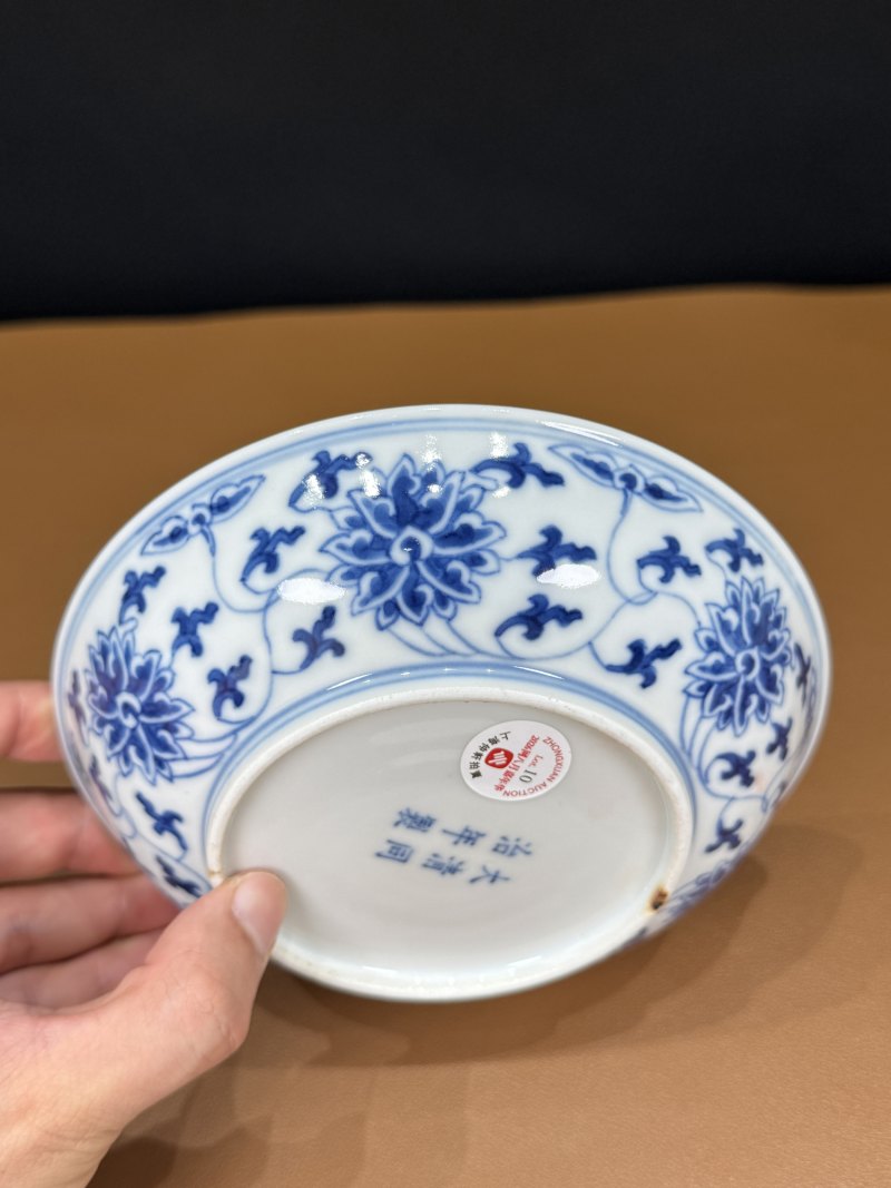 清同治 青花缠枝莲纹盘 - 图8