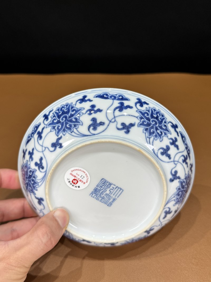 清乾隆 青花缠枝莲纹盘 - 图9