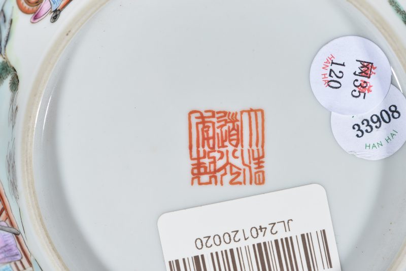 清 粉彩人物盘 - 图9