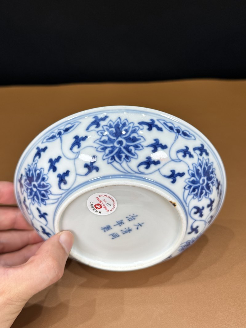 清同治 青花缠枝莲纹盘 - 图9