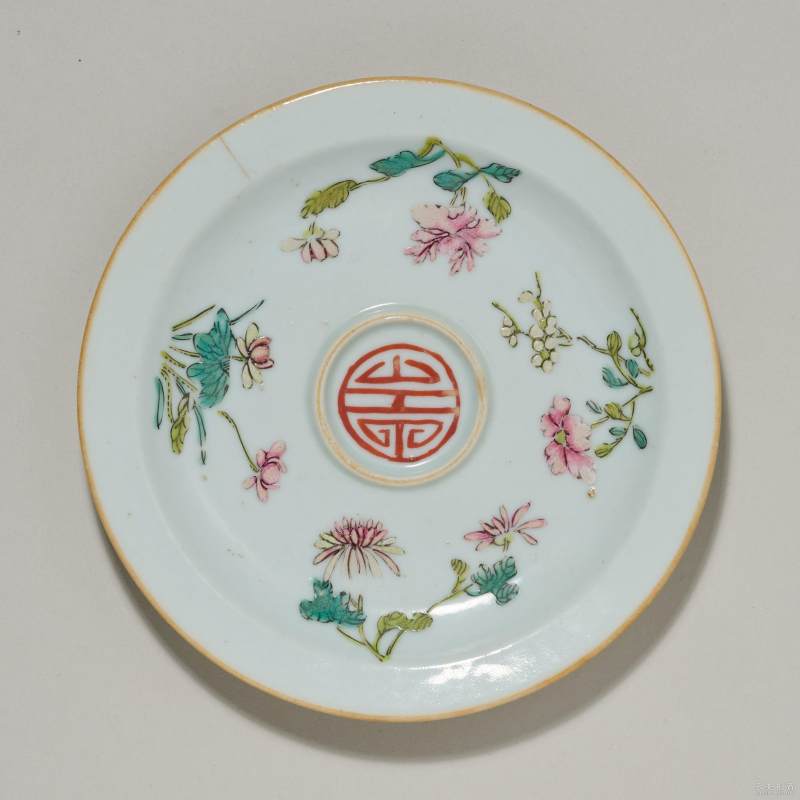 清乾隆 粉彩花卉纹盏托