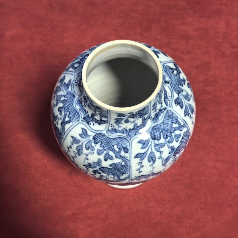 清康熙 青花开窗花卉纹梅瓶 - 图5