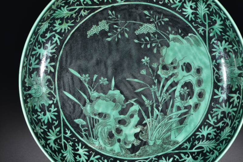 清 粉青釉暗刻海水螭龙纹莱菔尊 - 图2
