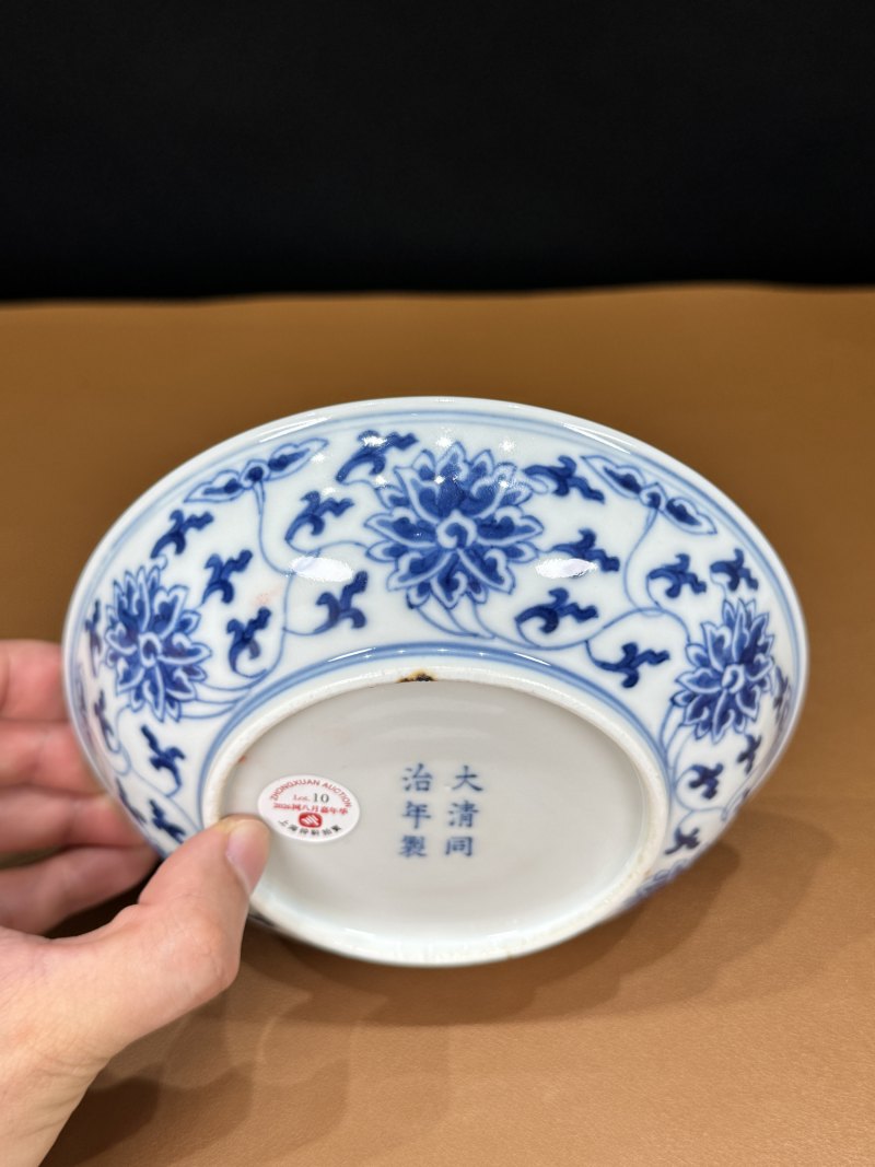 清同治 青花缠枝莲纹盘 - 图10