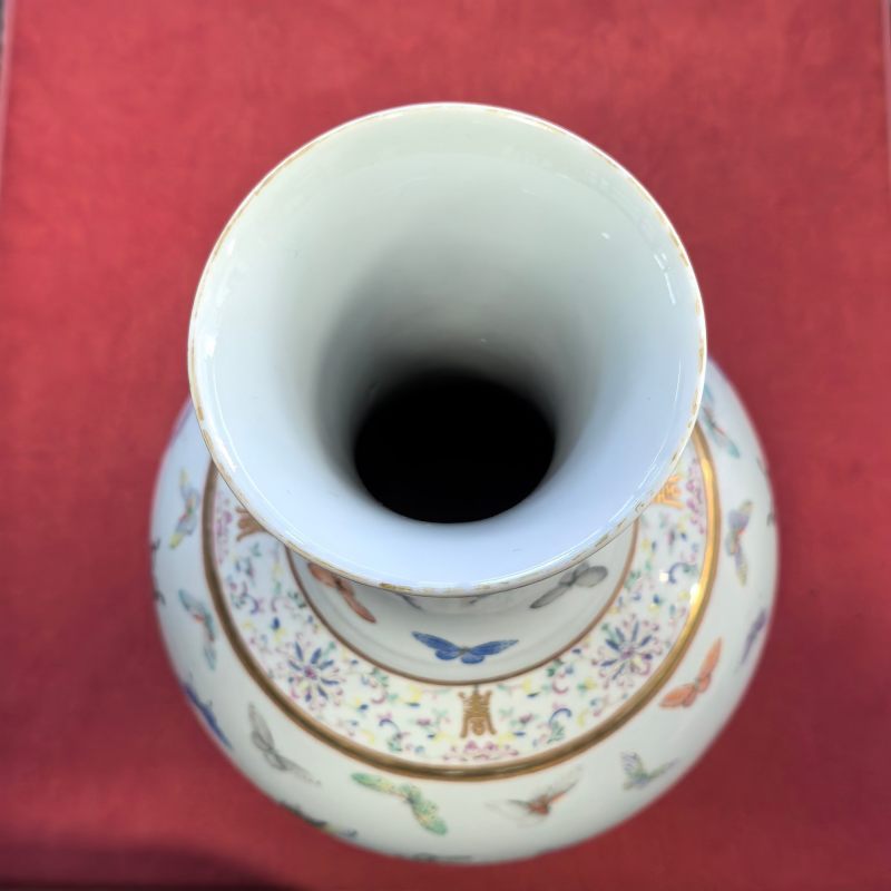 清光绪 粉彩百蝶纹赏瓶 - 图5