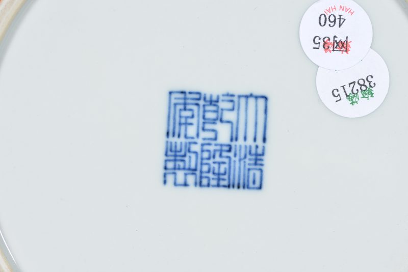 清 粉彩杏林春燕图橄榄瓶 - 图6