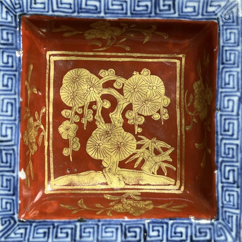 明晚期珊瑚红地描金松竹梅四方倭角碟一对 - 图13