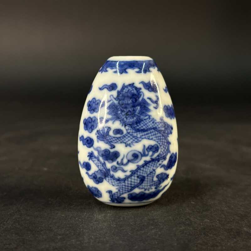 清 青花云龙纹烟鼻烟壶
