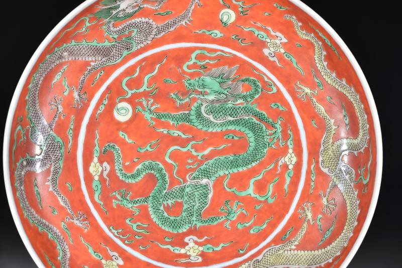 清 珊瑚地粉彩龙纹盘 - 图2