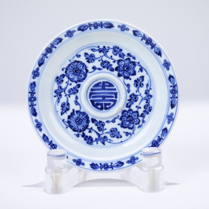 清乾隆 青花云蝠花卉纹盏托