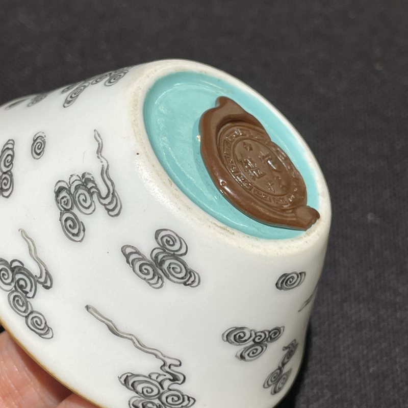 清嘉庆 墨彩描金人物杯 - 图8