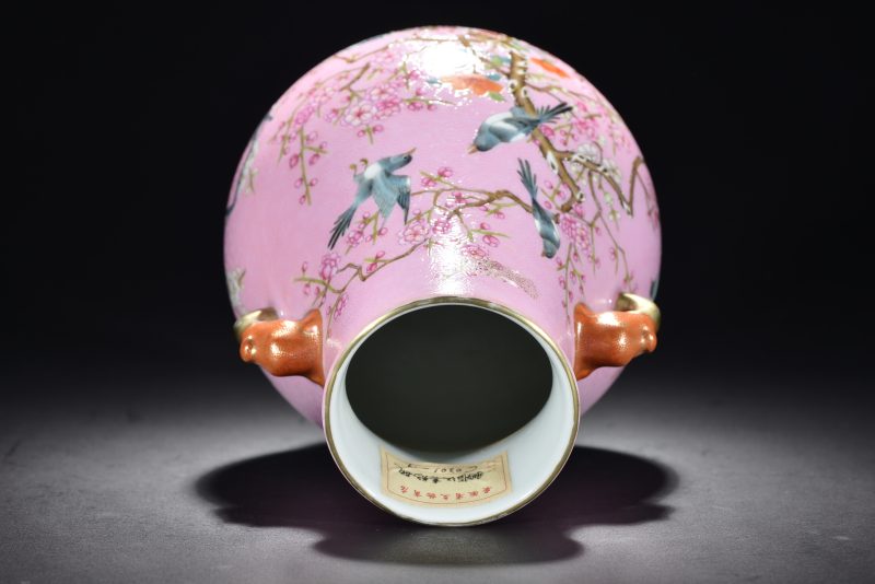 清 粉地轧道粉彩开光花鸟双耳尊 - 图10