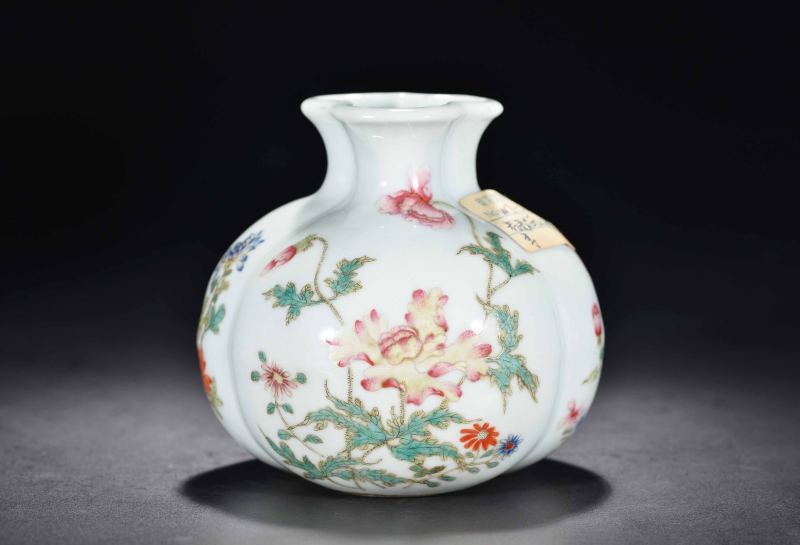 清 粉彩花卉纹石榴尊