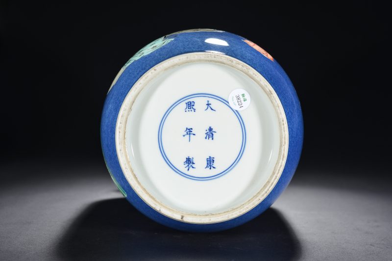 清 黄地粉彩瑞兽图瓶 - 图4