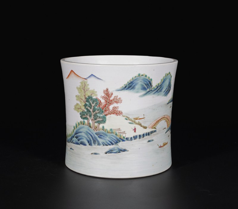 粉彩山水纹笔筒