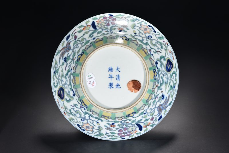 清 斗彩暗八宝折沿盘 - 图2