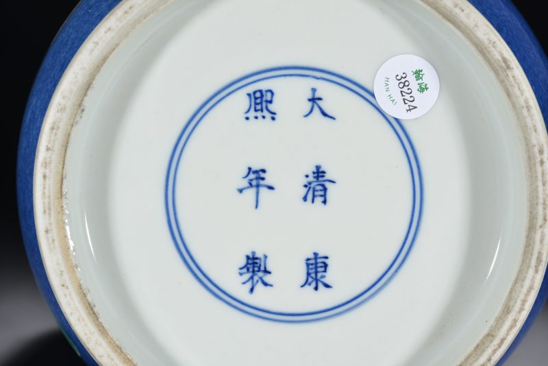 清 黄地粉彩瑞兽图瓶 - 图5
