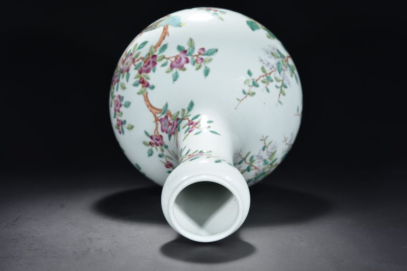 清 粉彩花鸟纹蒜头瓶 - 图2