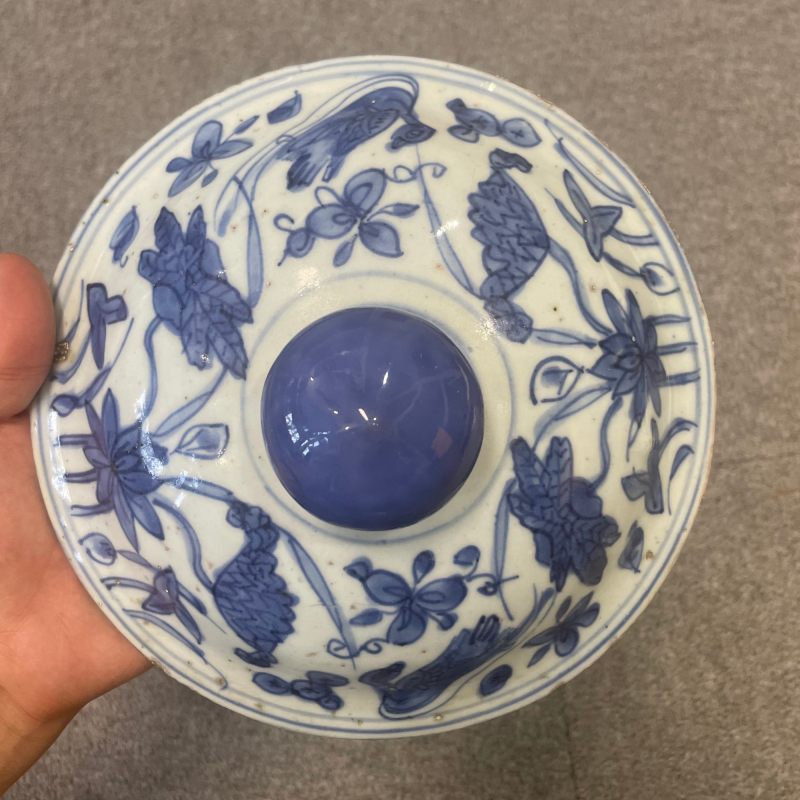 明万历 青花荷塘清趣图大盖罐 - 图6