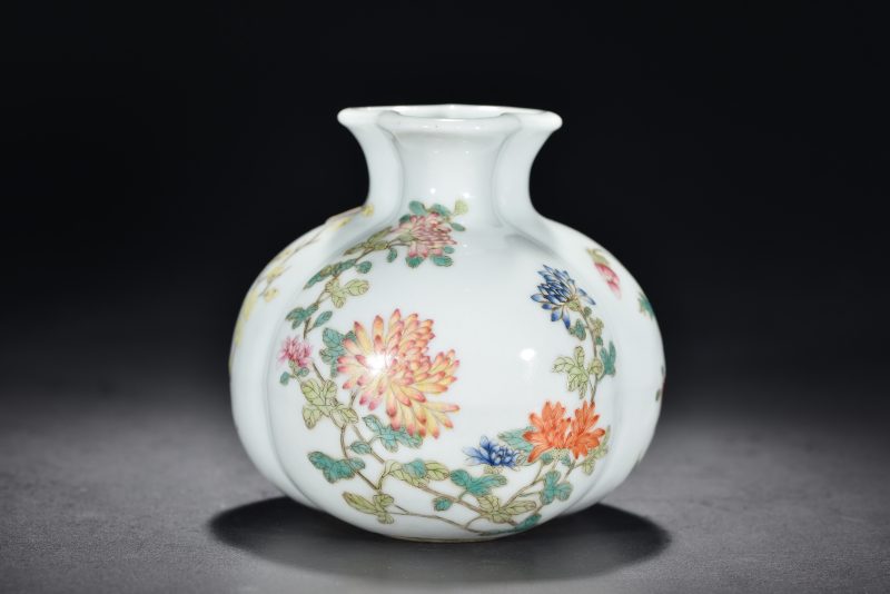 清 粉彩花卉纹石榴尊 - 图3