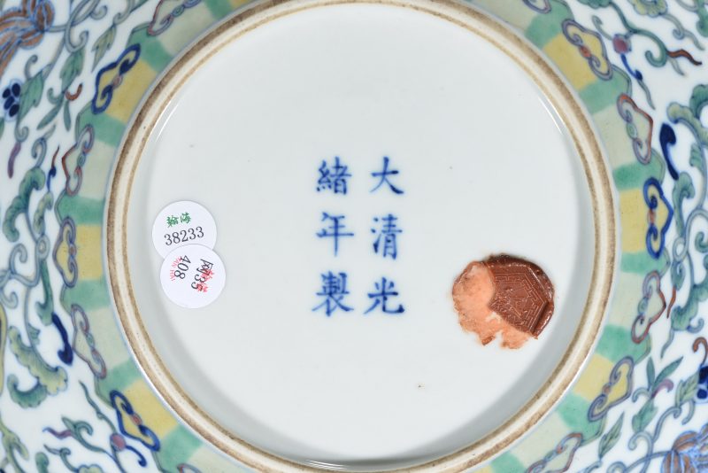 清 斗彩暗八宝折沿盘 - 图3
