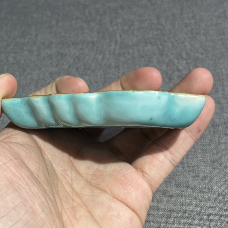 清中期粉彩花蝶隔盘一对 - 图10