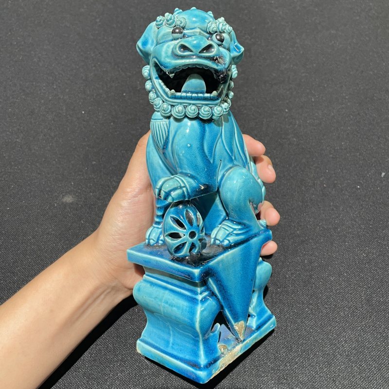 民国 孔雀蓝釉瑞狮摆件一对 - 图3