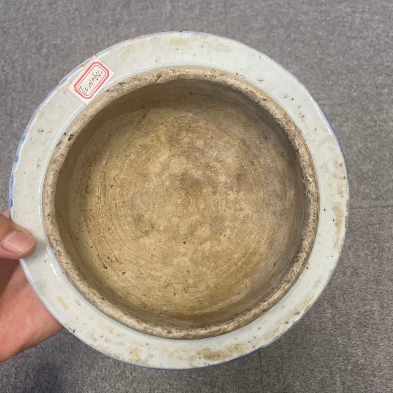 明万历 青花荷塘清趣图大盖罐 - 图7