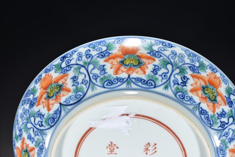 清 青花粉彩花卉纹盘 - 图5