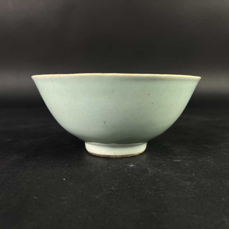 清雍正 粉彩青釉碗